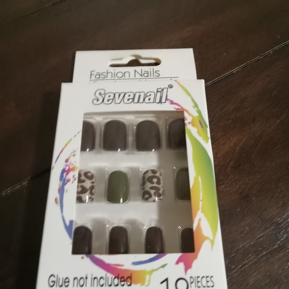 Nail Kit - Picture 4 of 9